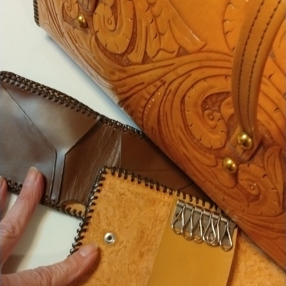 NWOT Vintage tooled Handbag 3 piece set - Picture 6 of 8
